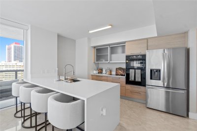 Comprar apartamento no Beach Club Two 1006