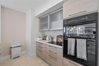 Comprar apartamento no Beach Club Two 1006