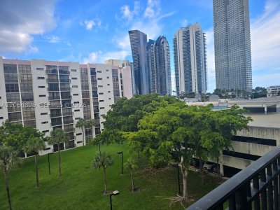 Aluguel de apartamento no Plaza of the Americas 609