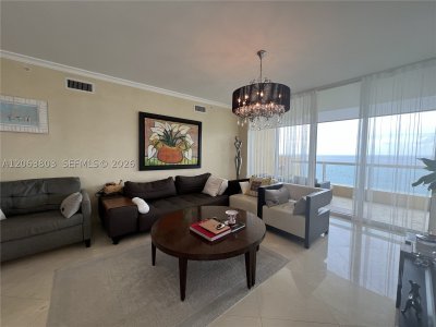 Comprar apartamento no Acqualina Resort & Spa 3206