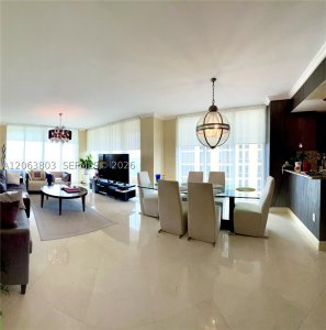 Comprar apartamento no Acqualina Resort & Spa 3206