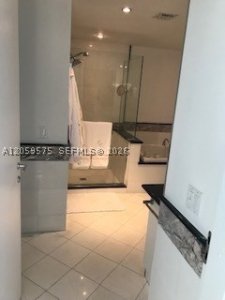 Comprar apartamento no Bentley Bay North 713
