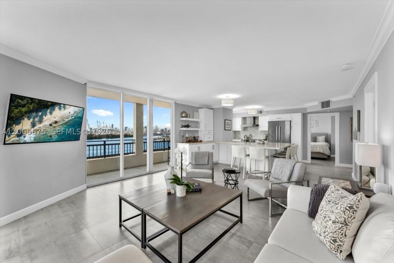 Condo for sale at Yacht Club at Portofino 1102
