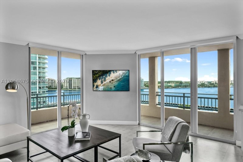 Condo for sale at Yacht Club at Portofino 1102