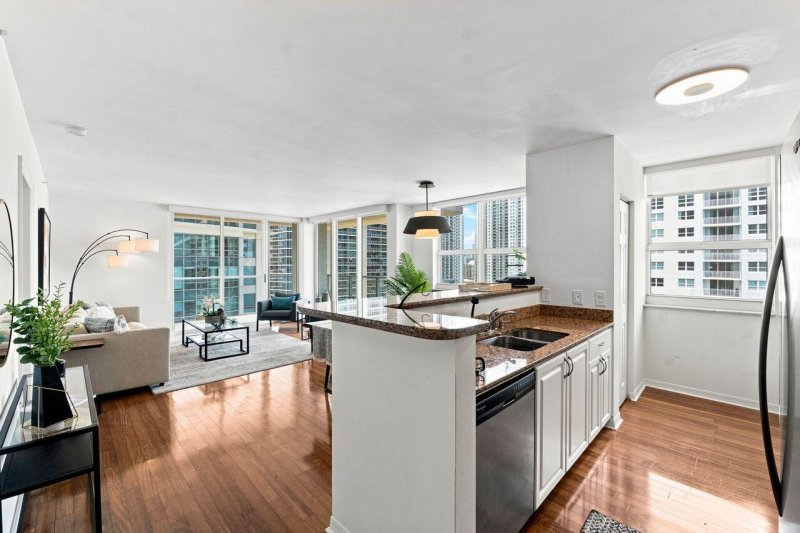 Condo for sale at Mark on Brickell 2802