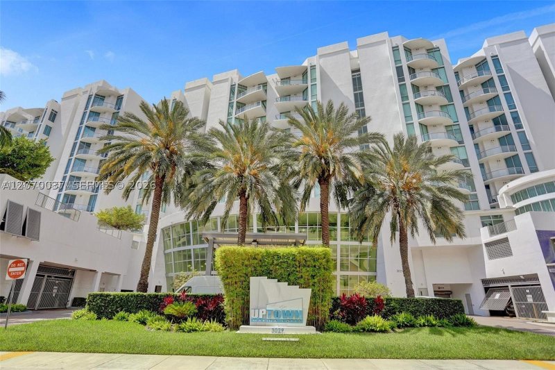 Apartment for rent at Uptown Marina Lofts 1010
