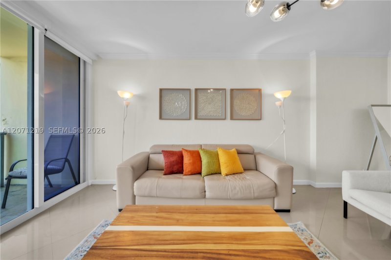 Apartment for rent at The Wave Condo 1430(AVAILBL