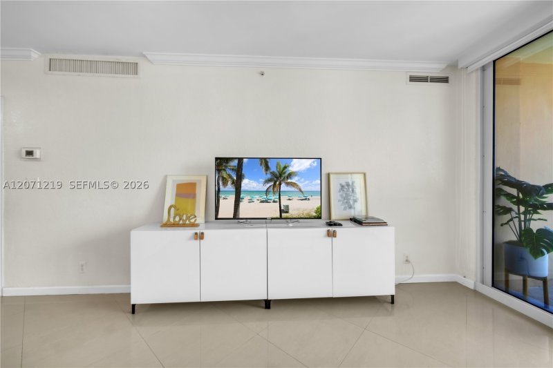 Apartment for rent at The Wave Condo 1430(AVAILBL