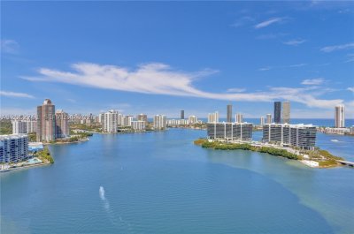 Comprar apartamento no Peninsula I 2403