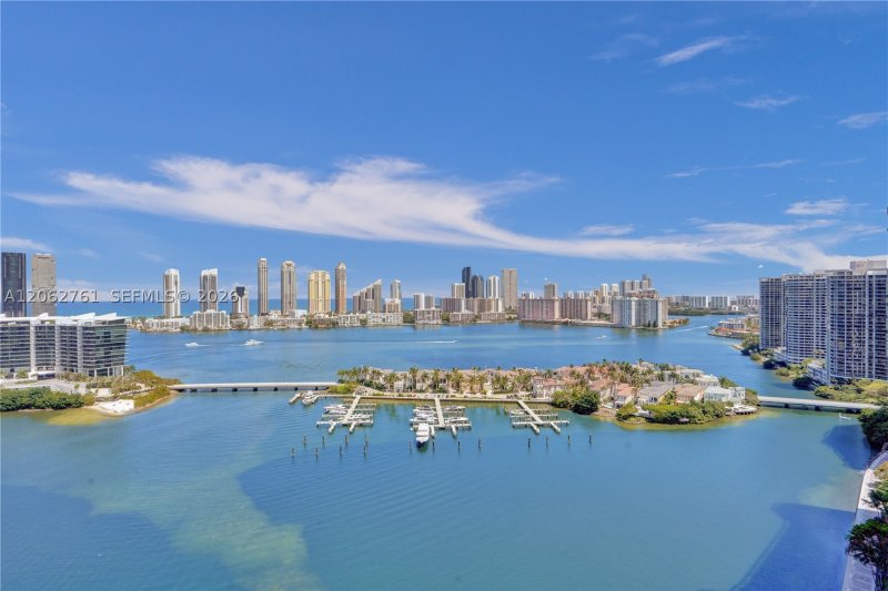 Condo for sale at Peninsula I 2403