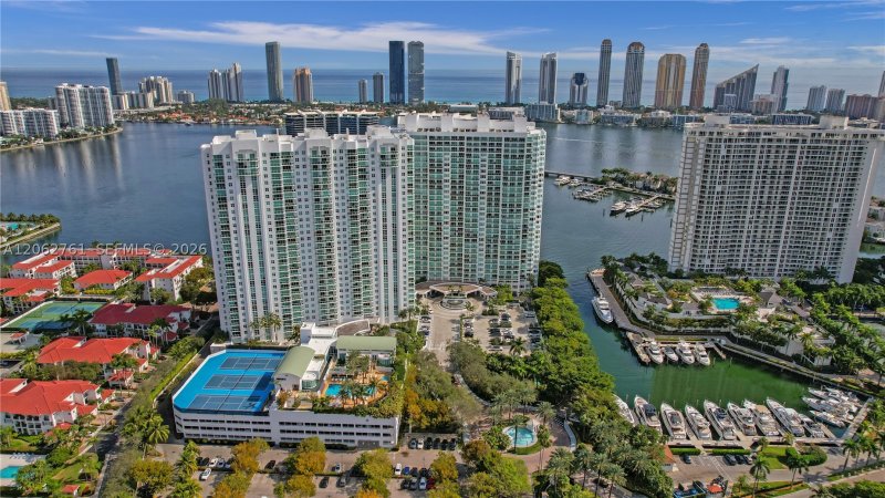 Condo for sale at Peninsula I 2403