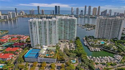 Comprar apartamento no Peninsula I 2403