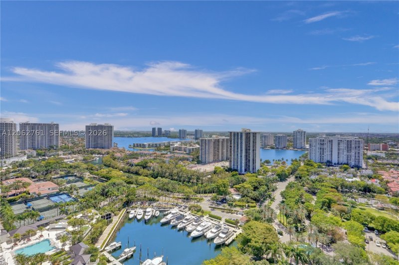 Condo for sale at Peninsula I 2403