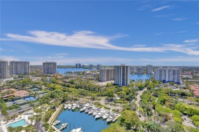 Comprar apartamento no Peninsula I 2403