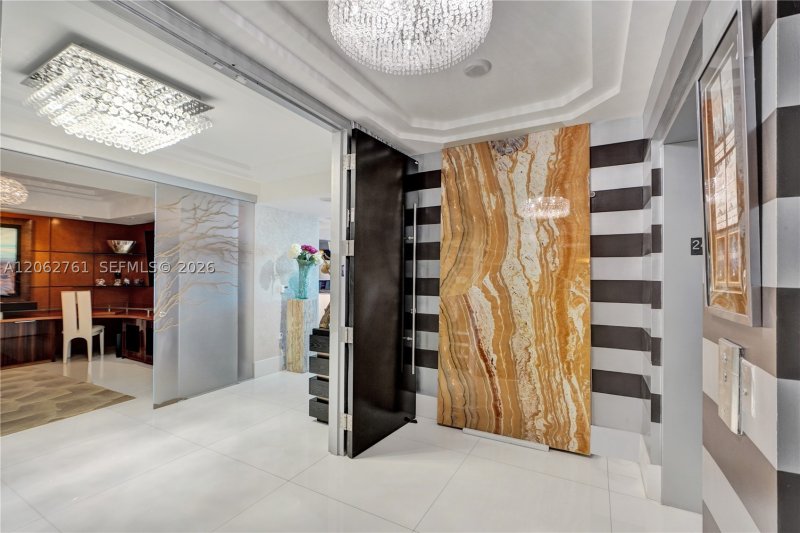 Condo for sale at Peninsula I 2403