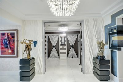 Comprar apartamento no Peninsula I 2403