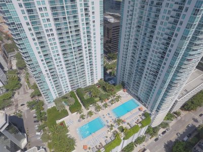 Comprar apartamento no The Plaza Tower II 3403