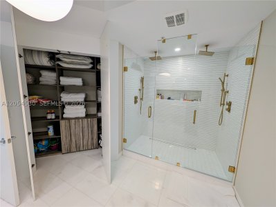 Comprar apartamento en Marina Palms Yacht Club 1501