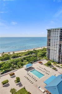 Aluguel de apartamento no The Summit 2109N