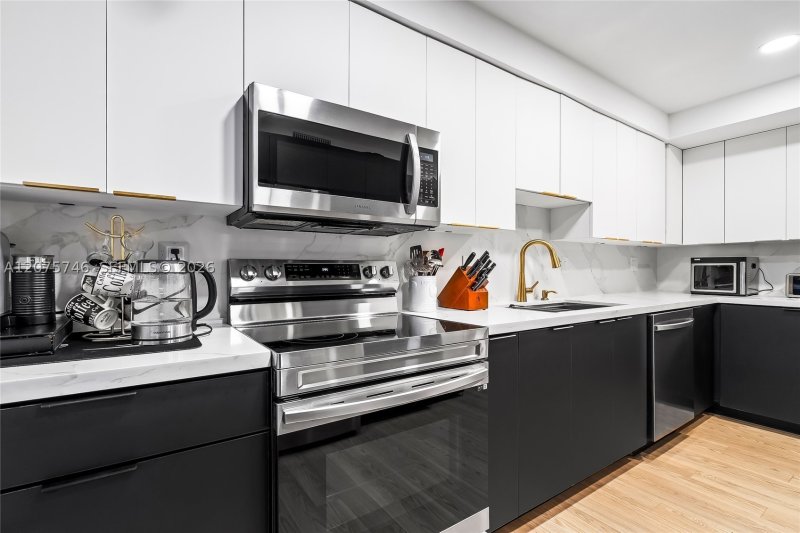 Condo for sale at Olympus Towers 305