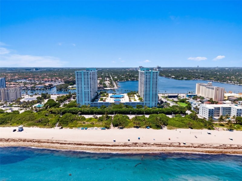 Condo for sale at The Summit 1009N