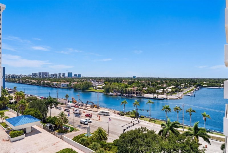 Condo for sale at The Summit 1009N