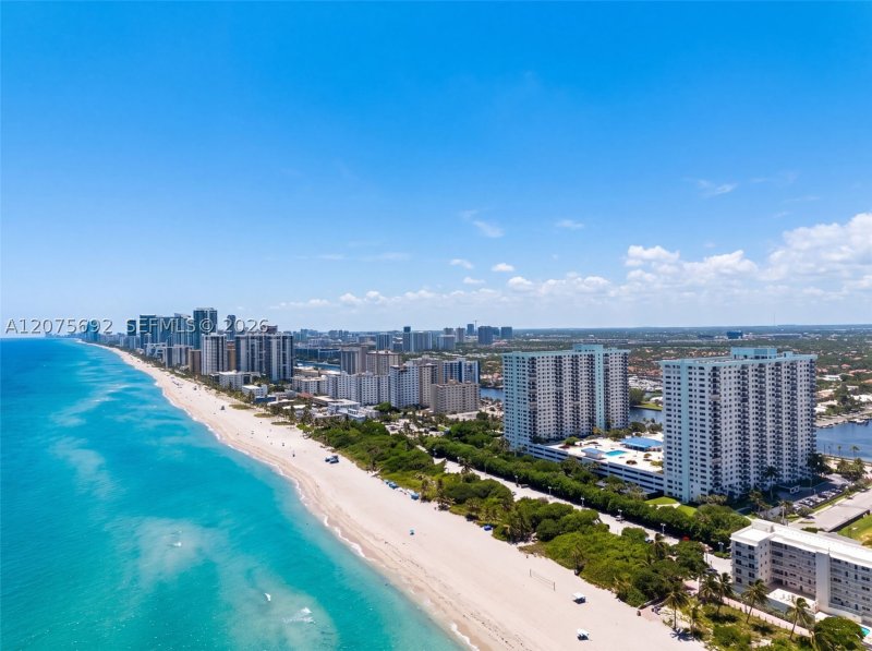Condo for sale at The Summit 1009N