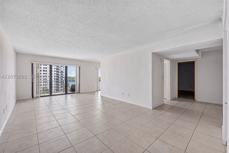 Condo for sale at The Summit 1009N