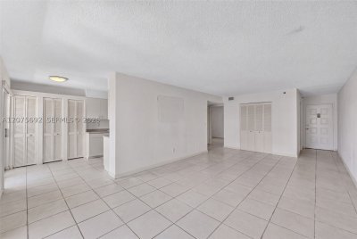 Comprar apartamento en The Summit 1009N