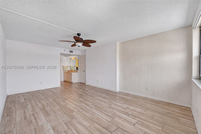 Condo for sale at The Summit 1009N