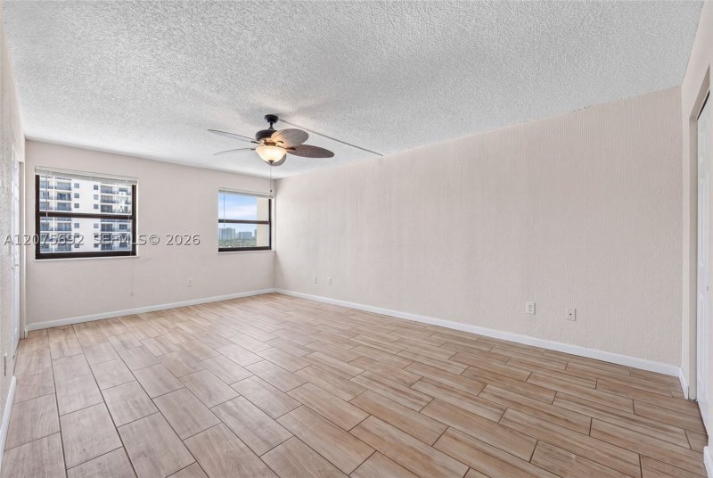 Condo for sale at The Summit 1009N