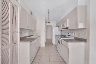 Comprar apartamento en The Summit 1009N