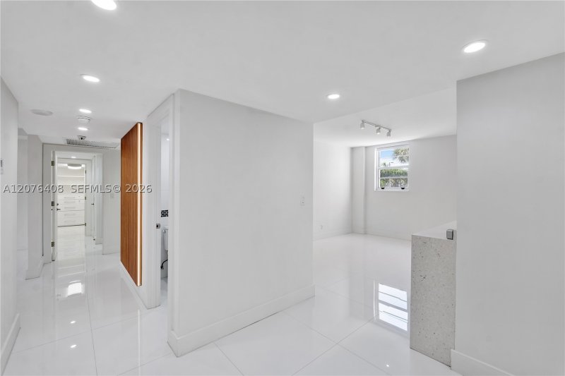 Condo for sale at Gables Waterway Towers 104