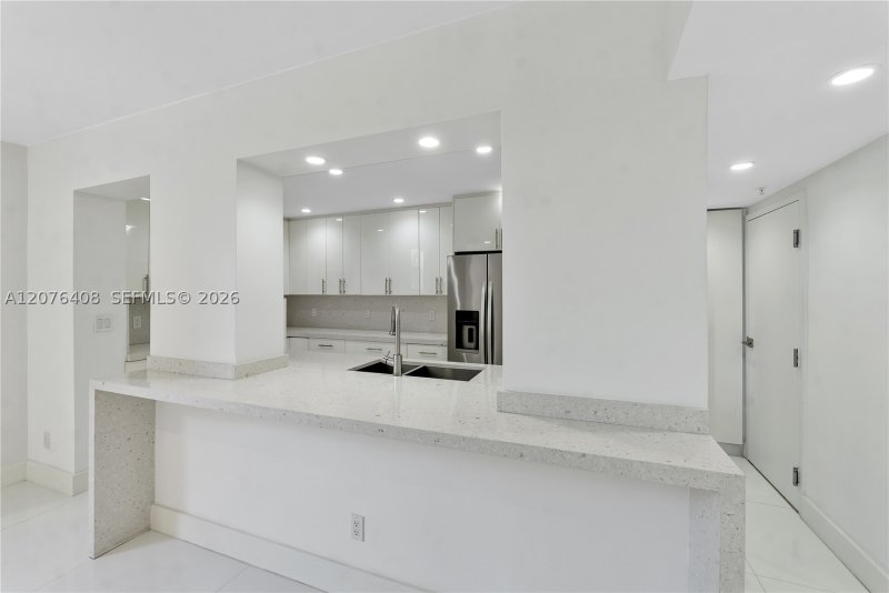 Condo for sale at Gables Waterway Towers 104