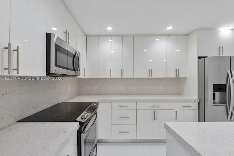 Condo for sale at Gables Waterway Towers 104