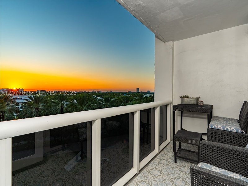 Condo for sale at Harbour House 527
