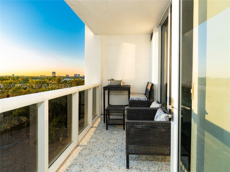 Condo for sale at Harbour House 527