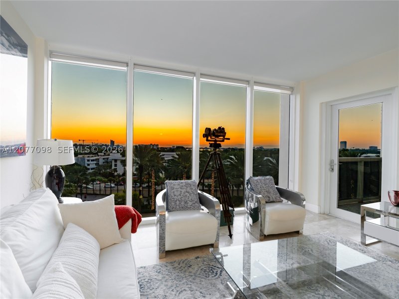 Condo for sale at Harbour House 527