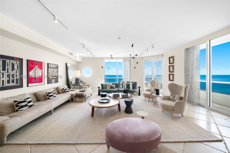 Condo for sale at Villa Di Mare PH1600