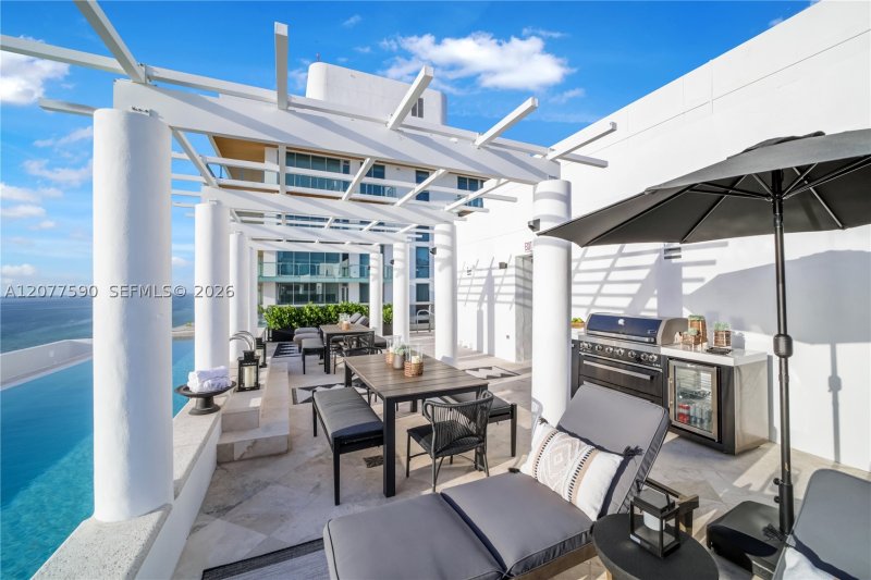 Condo for sale at Villa Di Mare PH1600