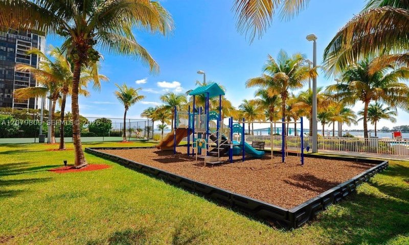 Condo for sale at Skyline On Brickell 1104