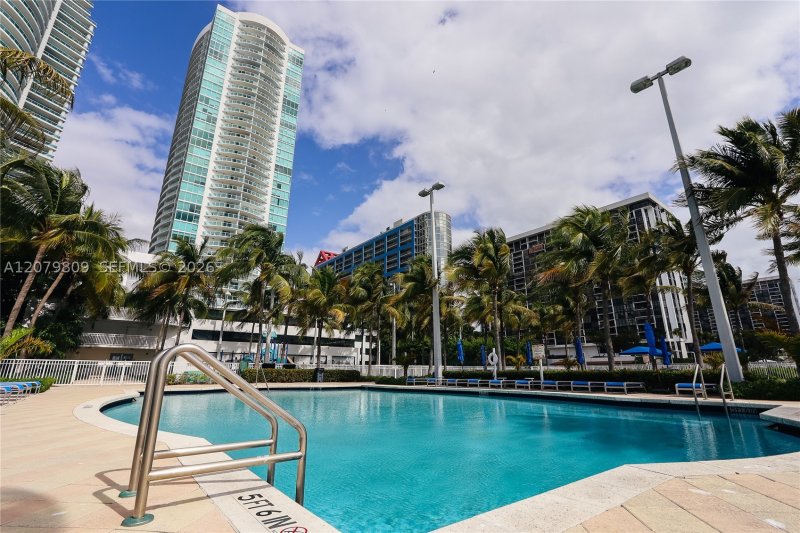 Condo for sale at Skyline On Brickell 1104