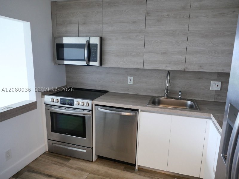 Apartment for rent at Sailboat Cay PH1701