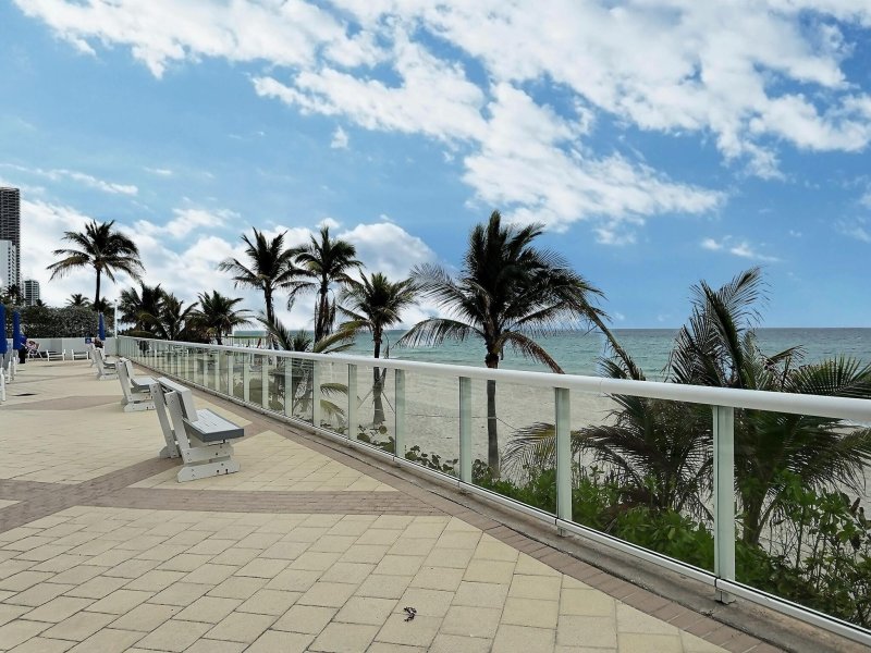 Condo for sale at Parker Plaza Estates 1626