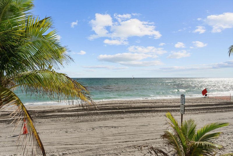 Condo for sale at Parker Plaza Estates 1626