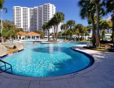 Parc Central South Apt #1002