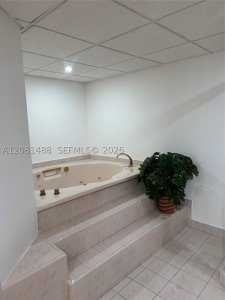 Aluguel de apartamento no Ocean Waves (old Champlain Towers North) 708