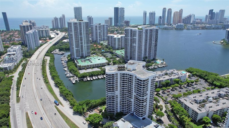 Condo for sale at Mystic Pointe 600 1707