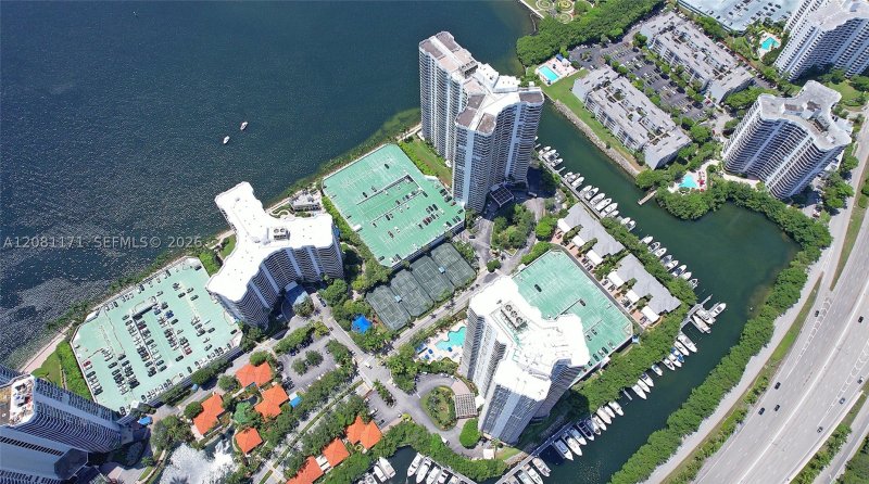 Condo for sale at Mystic Pointe 600 1707