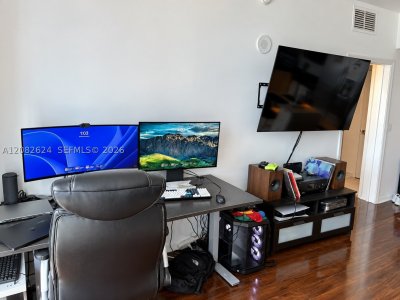 Comprar apartamento no The Plaza Tower II 2509